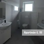 U Koupaliste شقة *